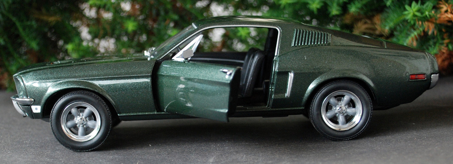 Green Light 84038 1968 Ford Mustang GT 2+2 Fastb. wie Bullitt Steve McQueen 1:24