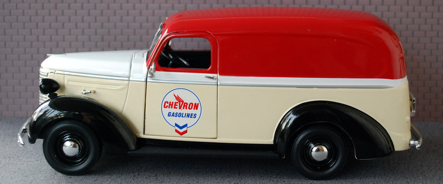 Green Light 85081  Running on empty 7 1939 Chevrolet Panel Chevron 1:24