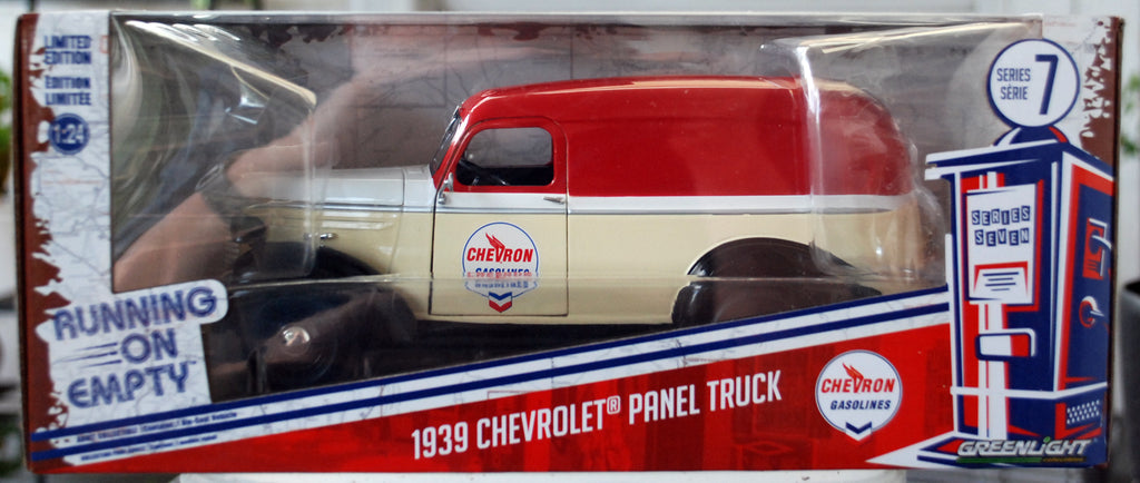 Green Light 85081  Running on empty 7 1939 Chevrolet Panel Chevron 1:24