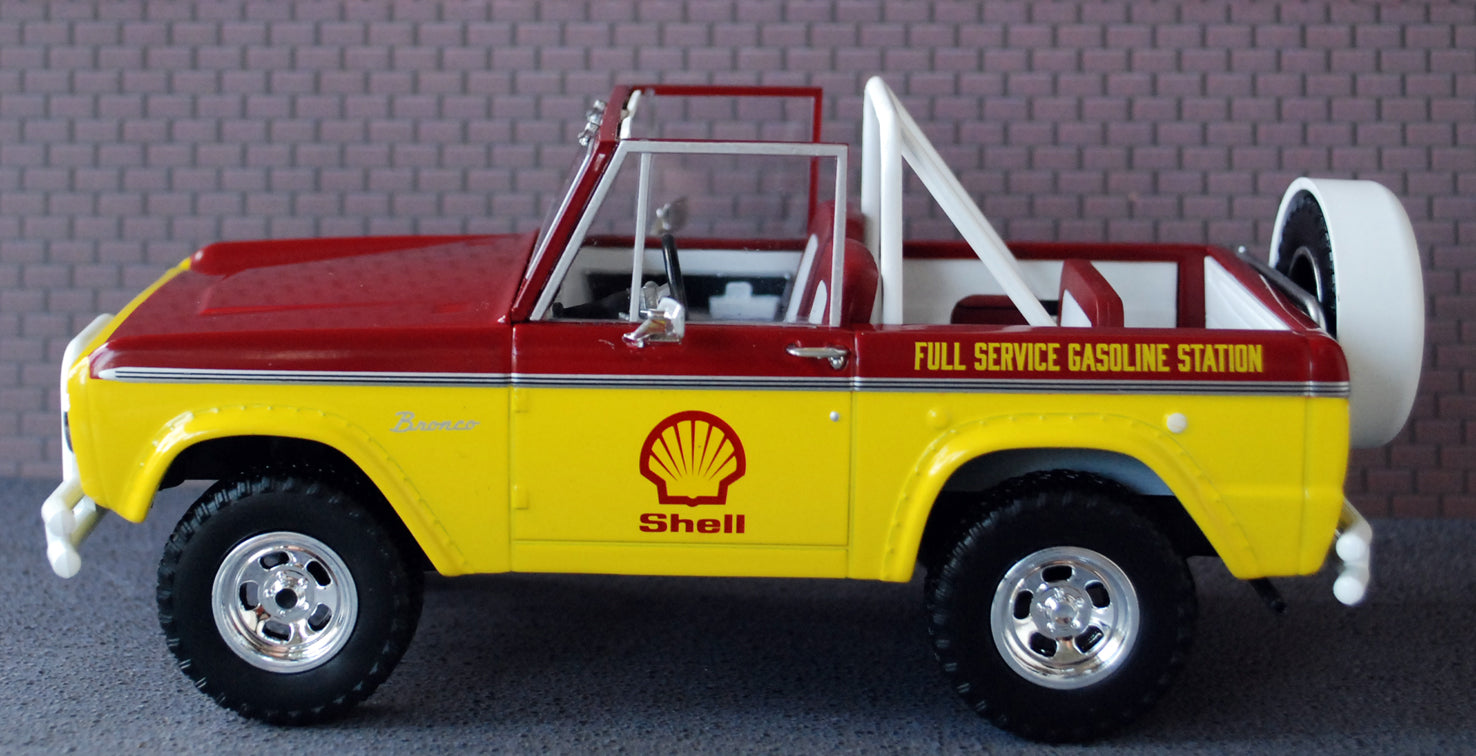 Green Light 85083  Running on empty 7 1977 Ford Bronco Shell 1:24
