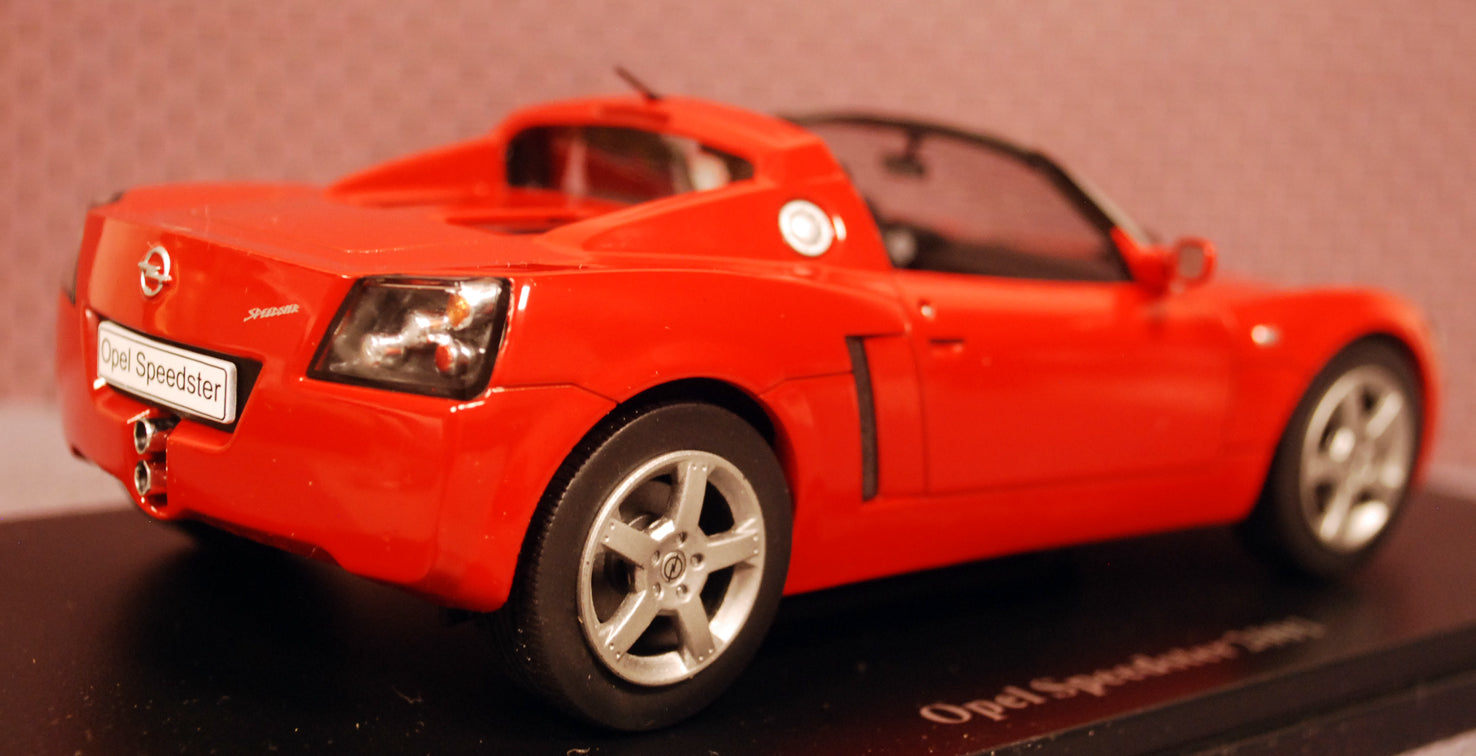 2001 Opel Speedster 1:24 Fabbri / White Box / Hachette