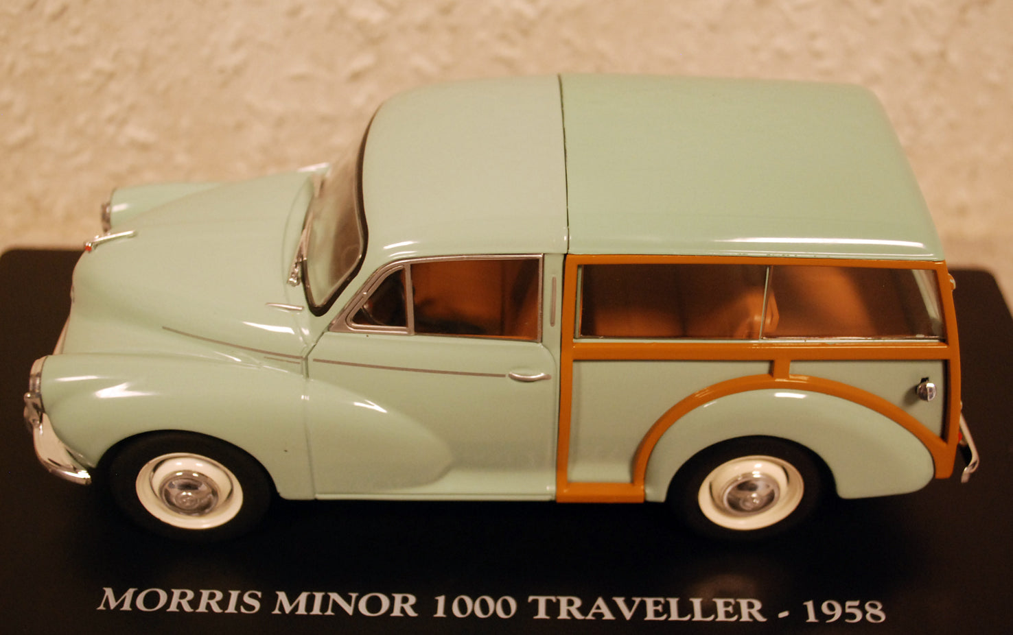 1958 Morris Minor 1000 Traveller 1:24 Fabbri / White Box / Hachette