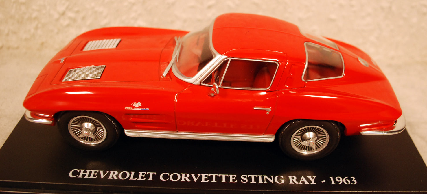 1963 Chevrolet Corvette Sting Ray Split Window 1:24 Fabbri  White Box Hachette
