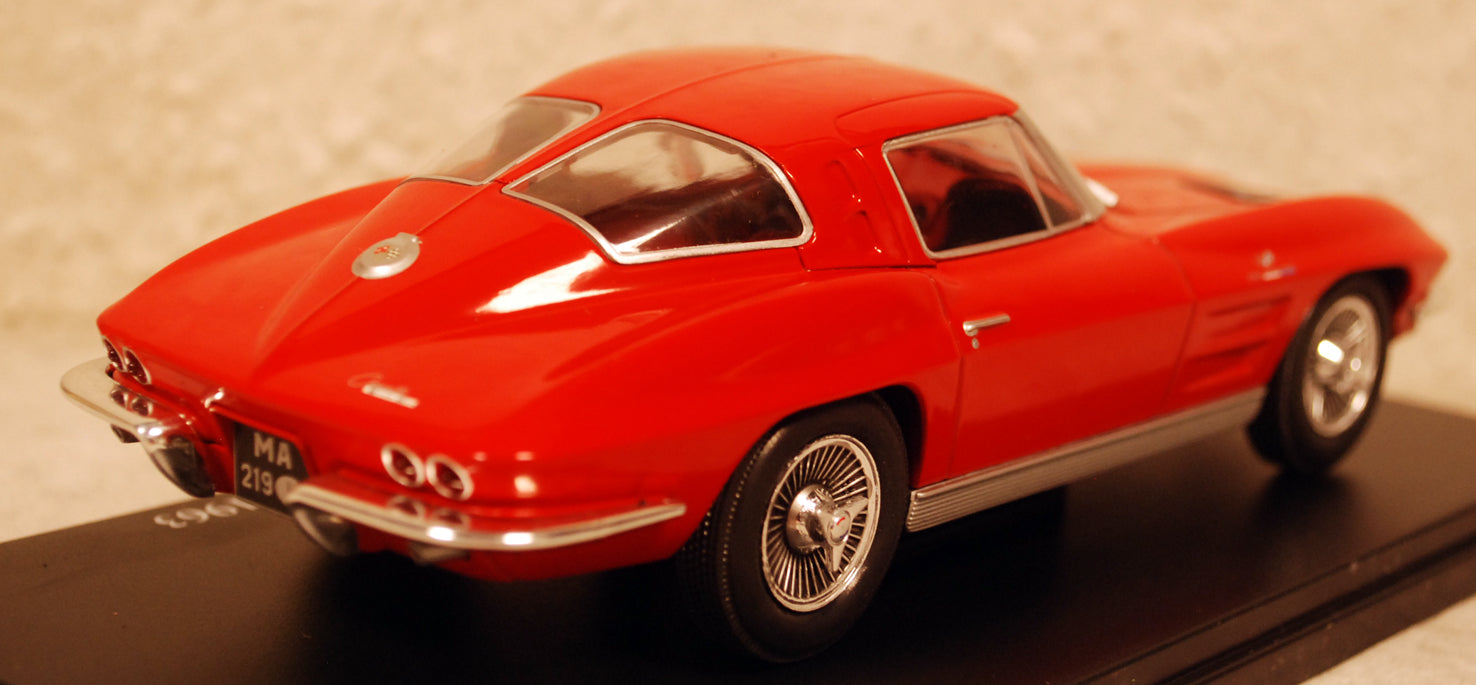 1963 Chevrolet Corvette Sting Ray Split Window 1:24 Fabbri  White Box Hachette