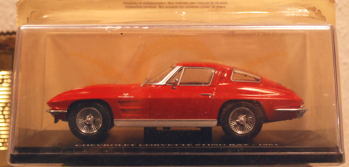 1963 Chevrolet Corvette Sting Ray Split Window 1:24 Fabbri  White Box Hachette