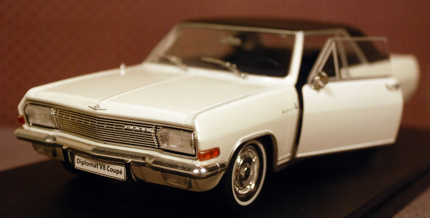 1965 Opel Diplomat V 8 Coupe 1:24 Fabbri / White Box / Hachette