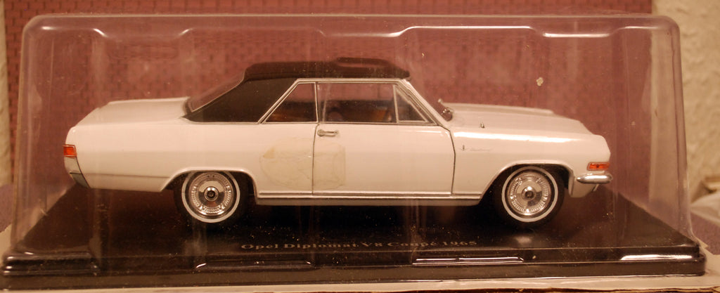 1965 Opel Diplomat V 8 Coupe 1:24 Fabbri / White Box / Hachette