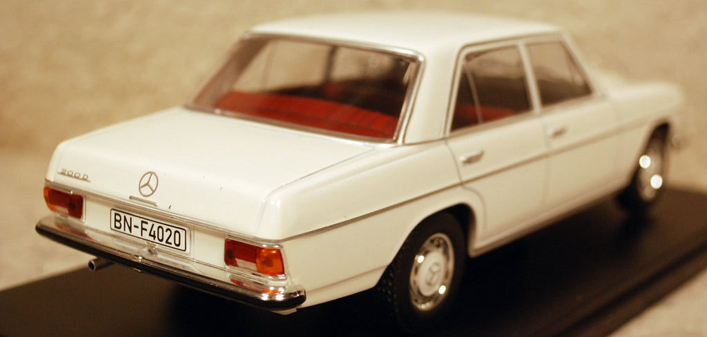 1968 Mercedes 200 D W115 1:24 Fabbri  White Box Hachette