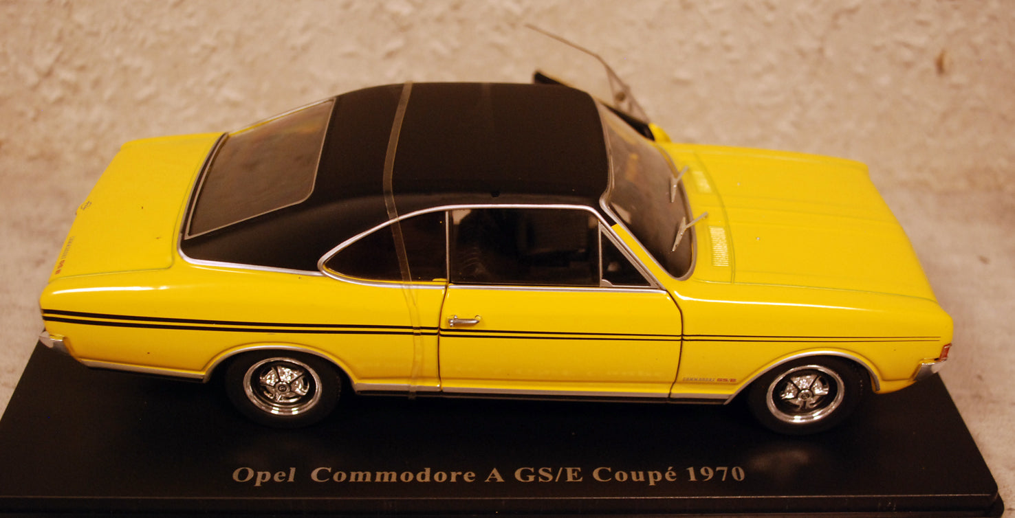 1970 Opel Commodore a GS e 1:24 Fabbri / White Box / Hachette