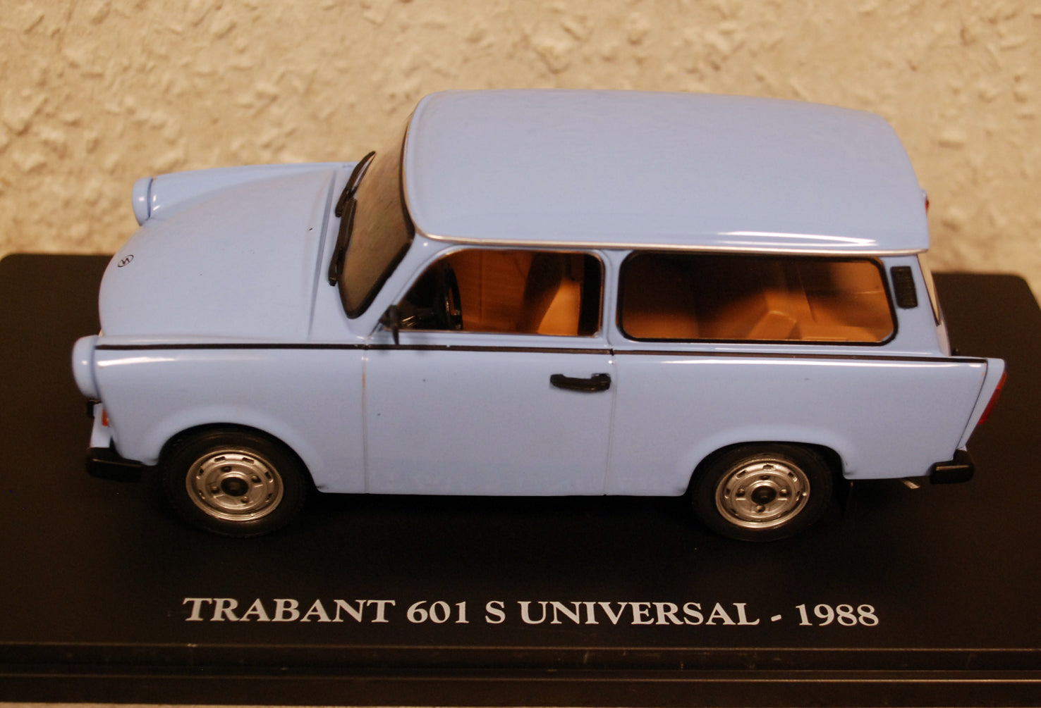 1988 Trabant 601 S Universal 1:24 Fabbri / White Box / Hachette