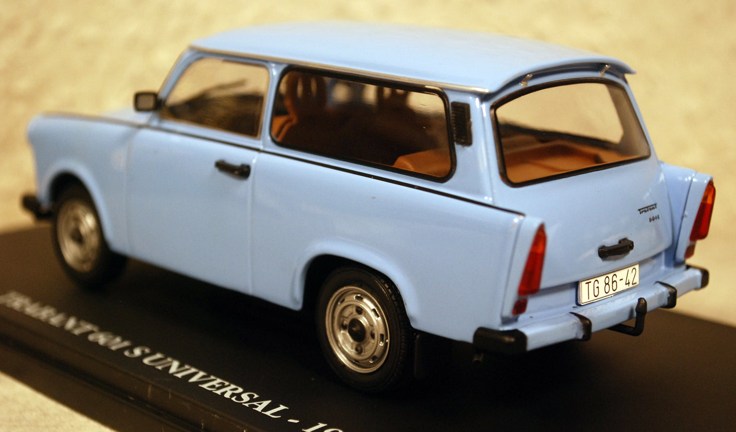 1988 Trabant 601 S Universal 1:24 Fabbri / White Box / Hachette