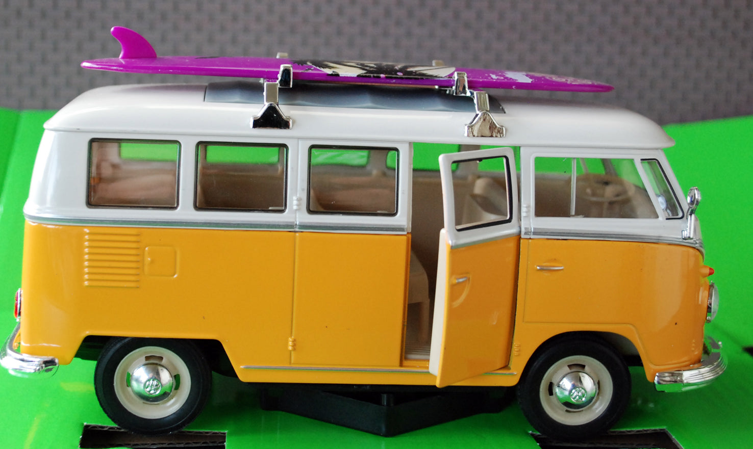 Welly 22095SBW 1963 Volkswagen T1 Bus VW Bully T1 1:24