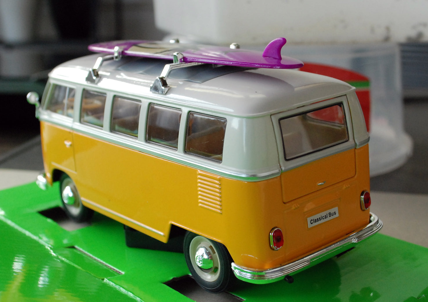 Welly 22095SBW 1963 Volkswagen T1 Bus VW Bully T1 1:24