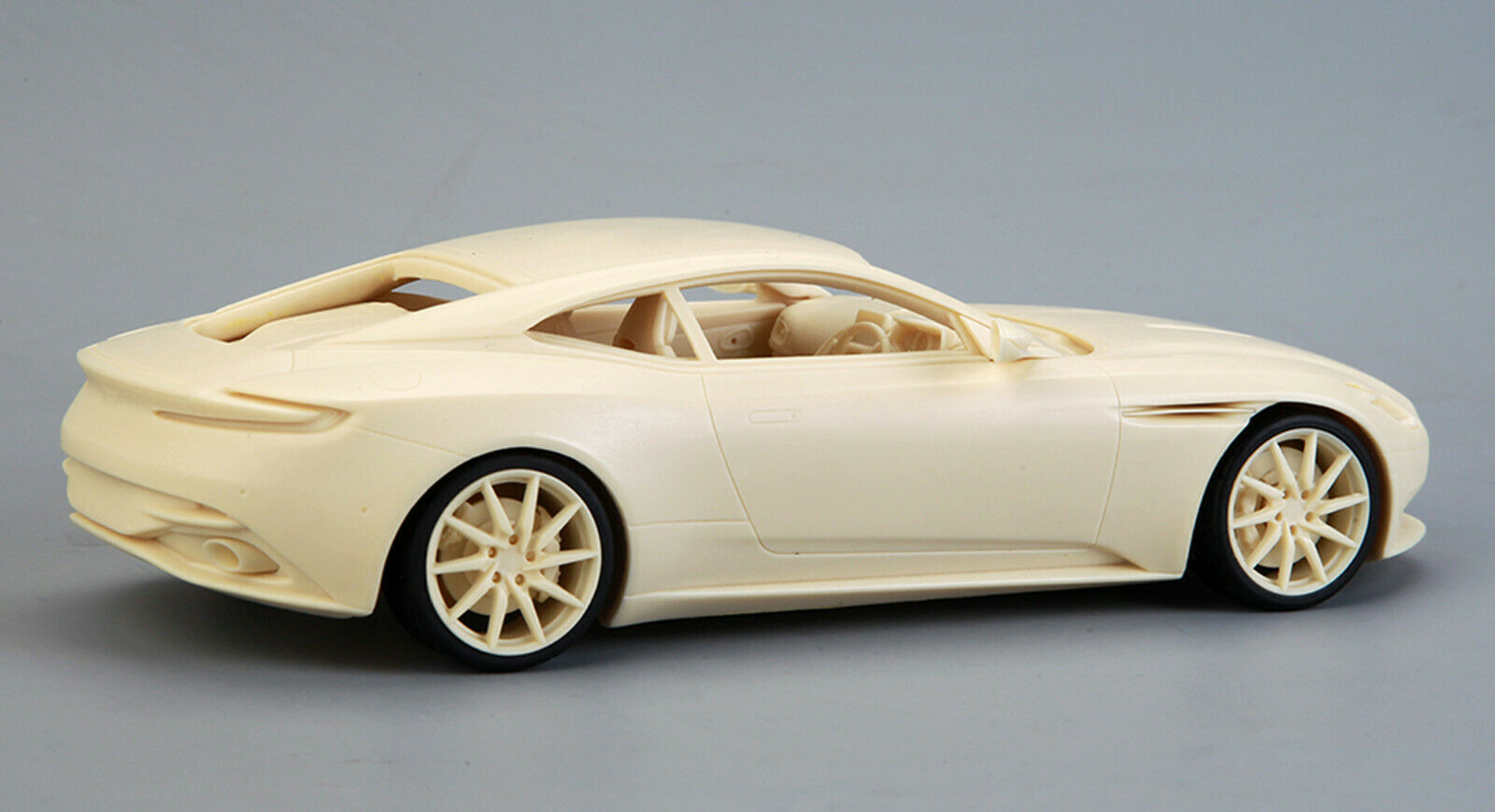 2016 Aston Martin DB 11 1:24 Alpha Model 02-016 neu 2020