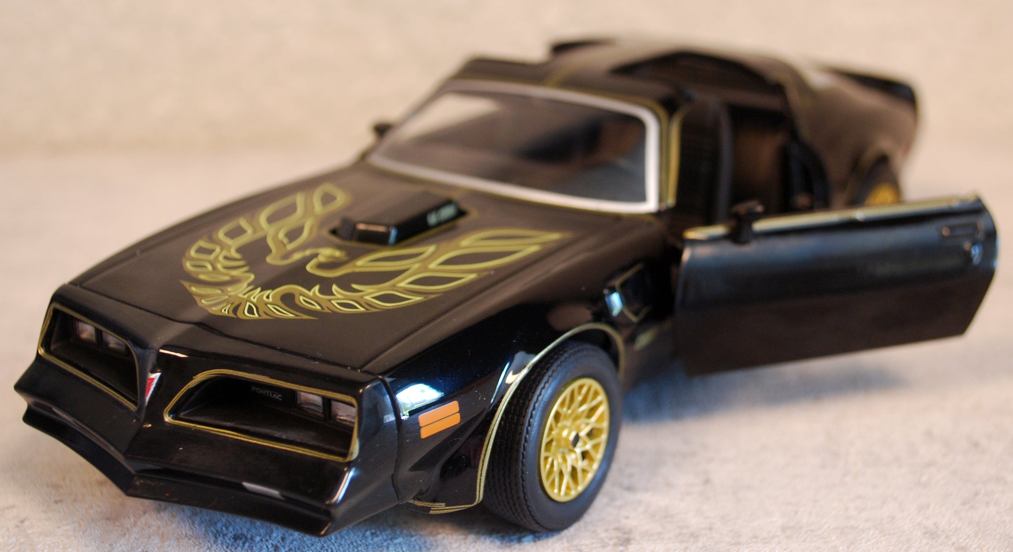1977 Pontiac Firebird Trans Am WIE Smokey & the Bandit, 1:24, Green Light 84036