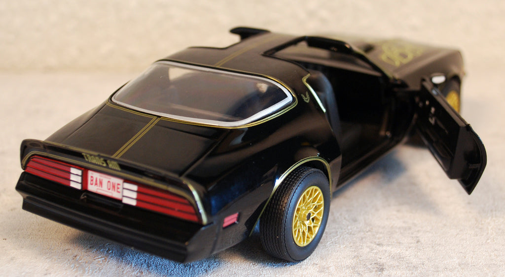 1977 Pontiac Firebird Trans Am WIE Smokey & the Bandit, 1:24, Green Light 84036