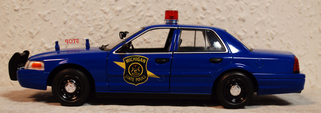 2008 Ford Crown Victoria Michigan State Police 1:24 Green Light 85553