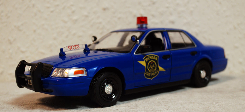 2008 Ford Crown Victoria Michigan State Police 1:24 Green Light 85553