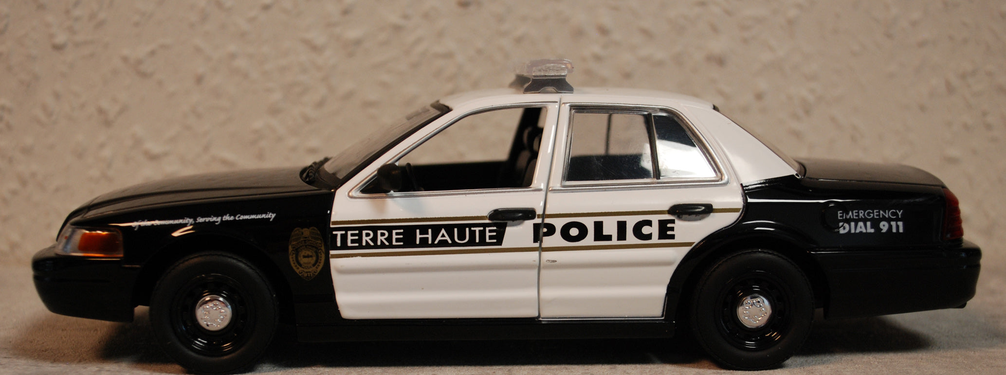 2011 Ford Crown Victoria Terre Haute Indiana Police 1:24 Green Light 84124