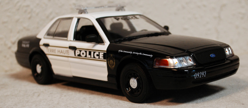 2011 Ford Crown Victoria Terre Haute Indiana Police 1:24 Green Light 84124