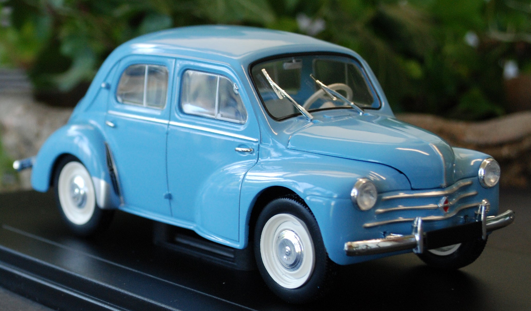 1950 Renault 4 CV 1:24 Fabbri / White Box / Hachette