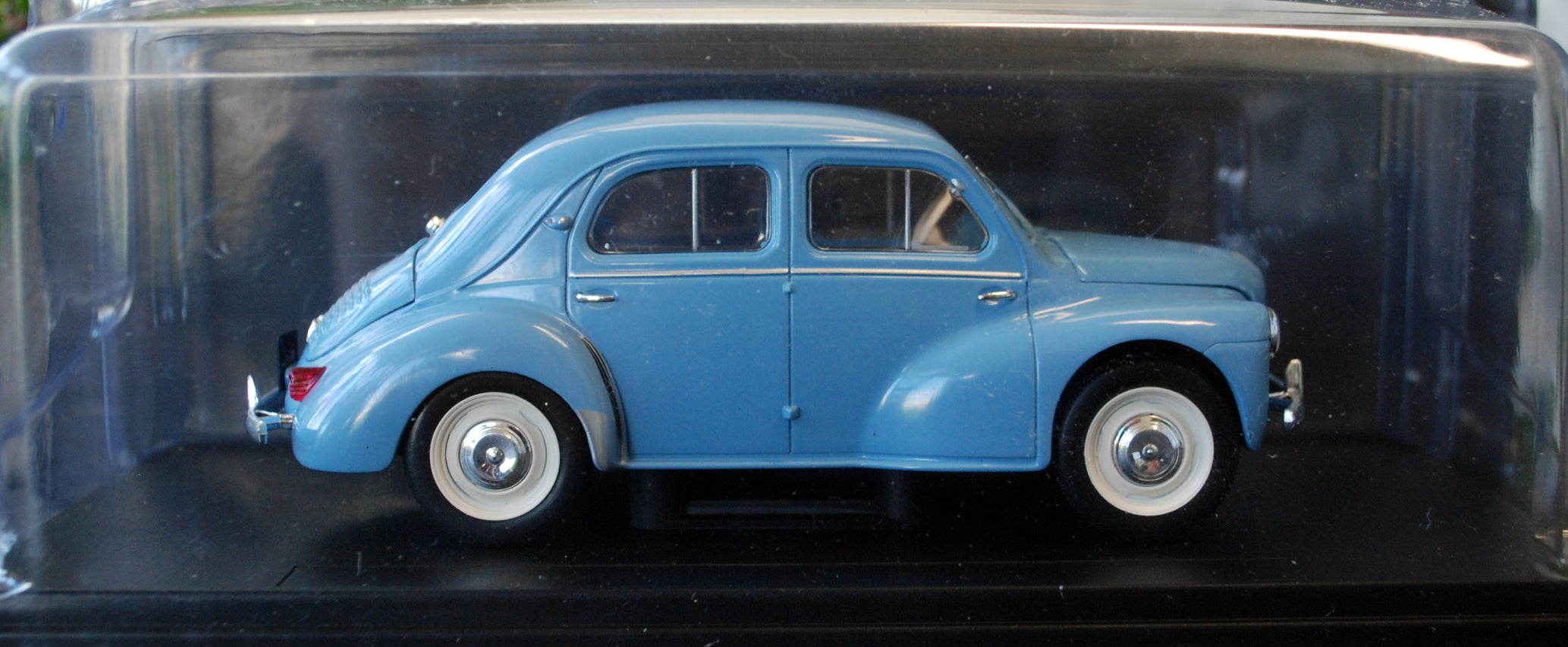 1950 Renault 4 CV 1:24 Fabbri / White Box / Hachette
