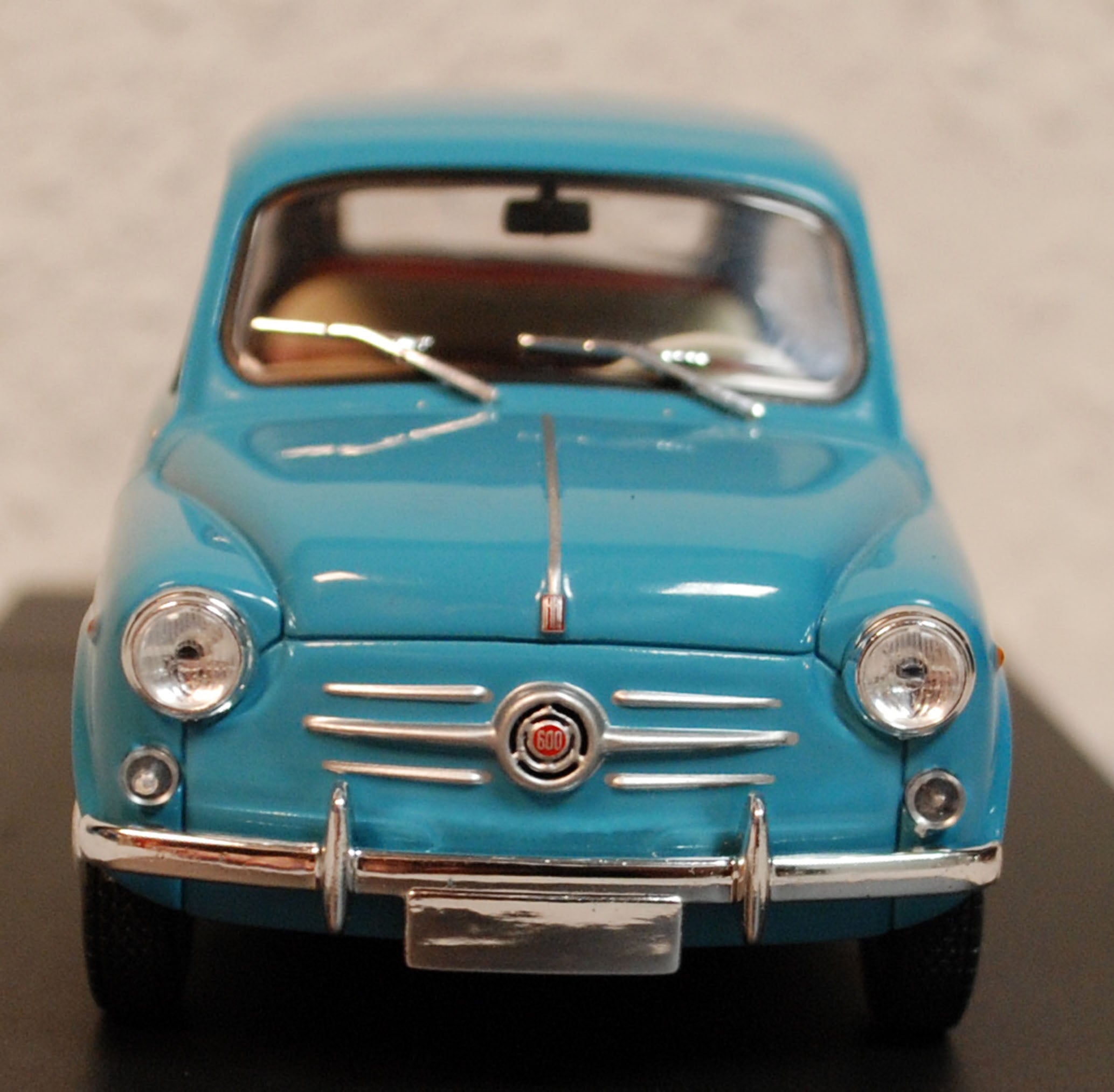 1960 Fiat 600 D 1:24 Fabbri / White Box / Hachette