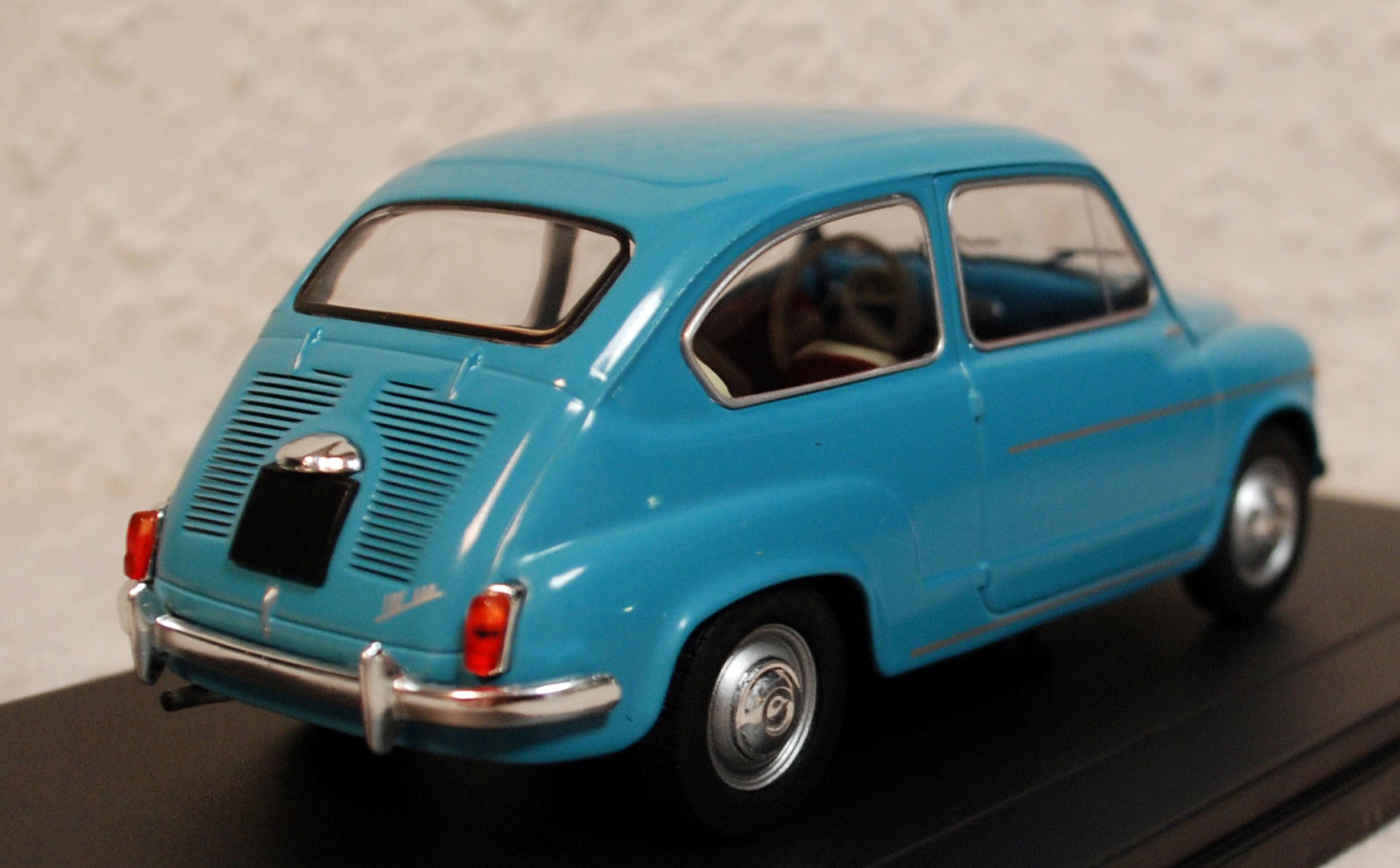 1960 Fiat 600 D 1:24 Fabbri / White Box / Hachette