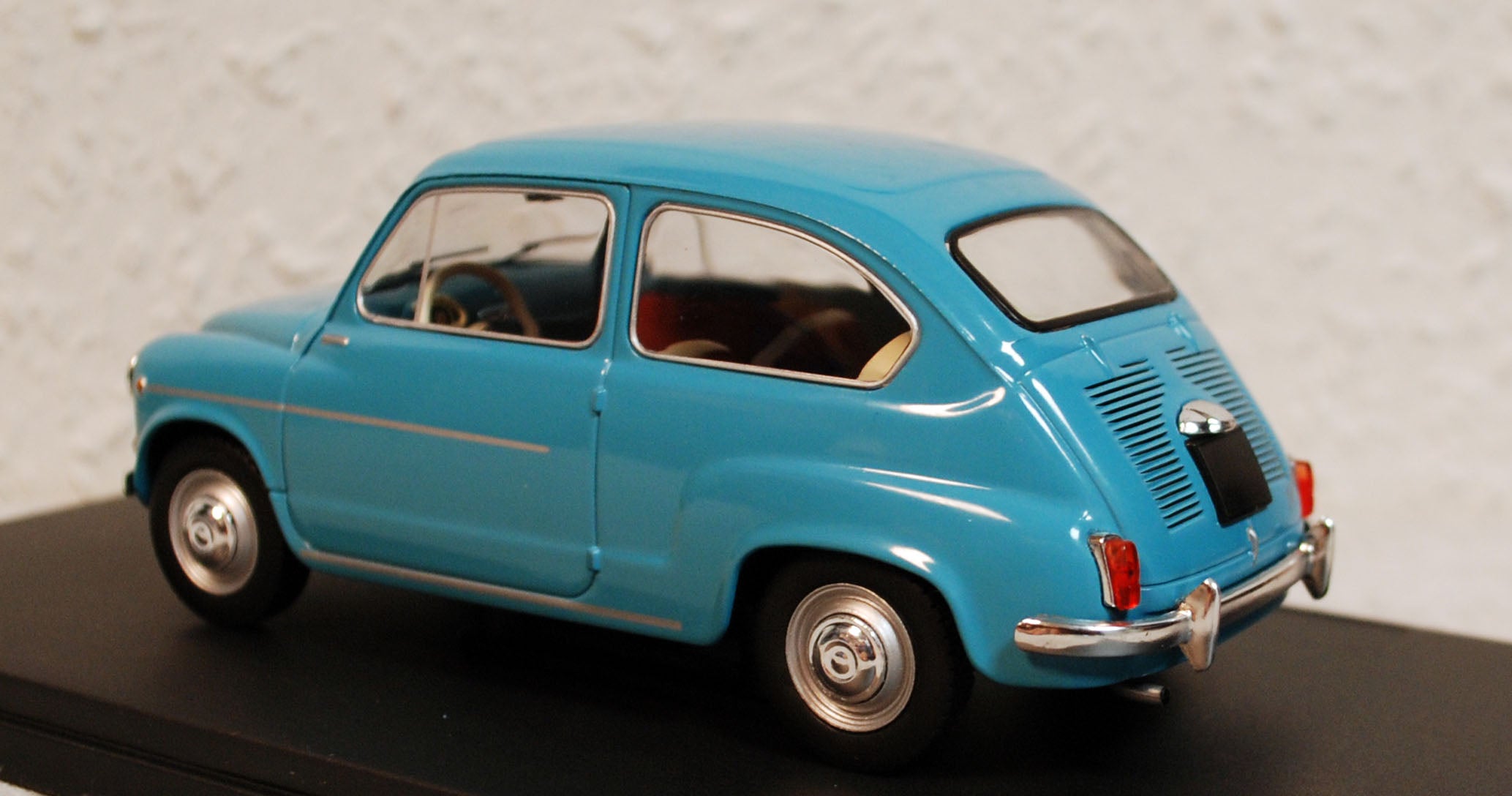 1960 Fiat 600 D 1:24 Fabbri / White Box / Hachette
