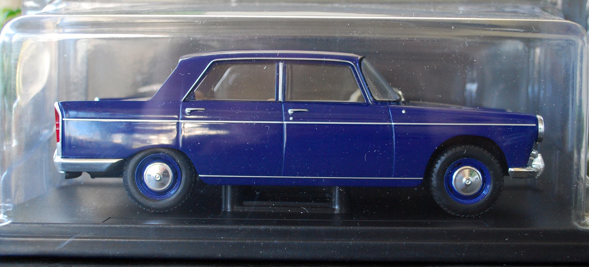 1960 Peugeot 404 1:24 Fabbri / White Box / Hachette