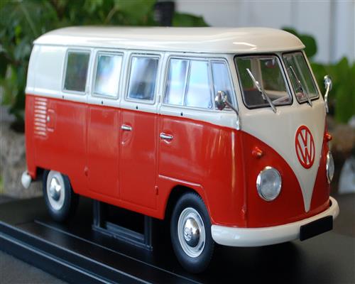 1960 Volkswagen VW Bus Bulli T1 1:24 Fabbri / White Box / Hachette