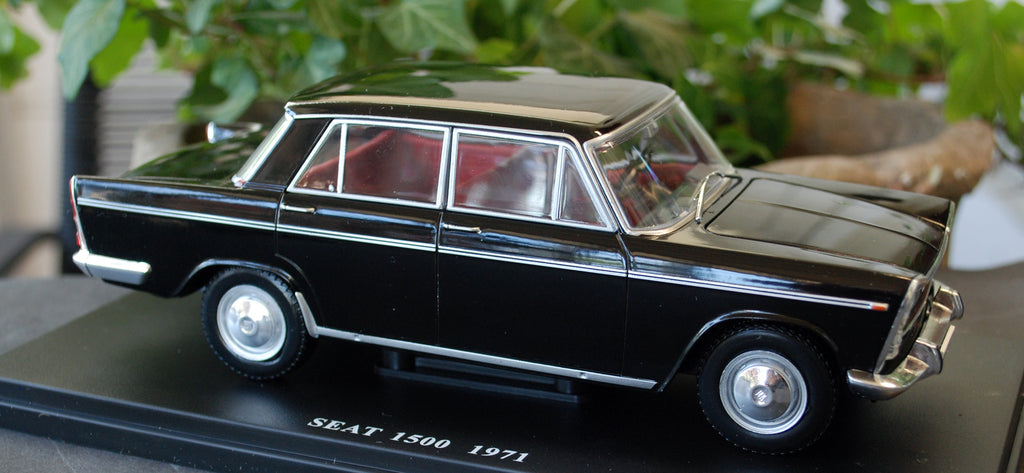 1971 SEAT 1500 1:24 Fabbri / White Box / Hachette