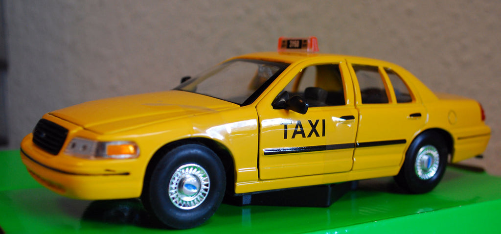 1999 Ford Crown Victoria Taxi Cab 1:24 Welly 22082TI-W