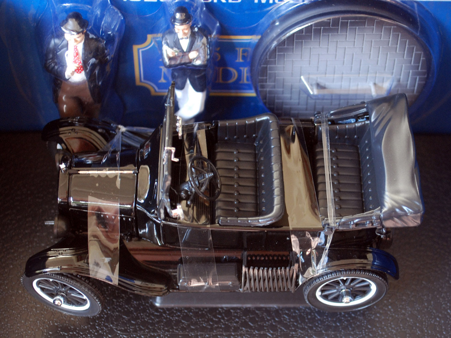 Sun Star 1905 1925 Ford Model T Dick & Doof 1:24 Sonderpreis