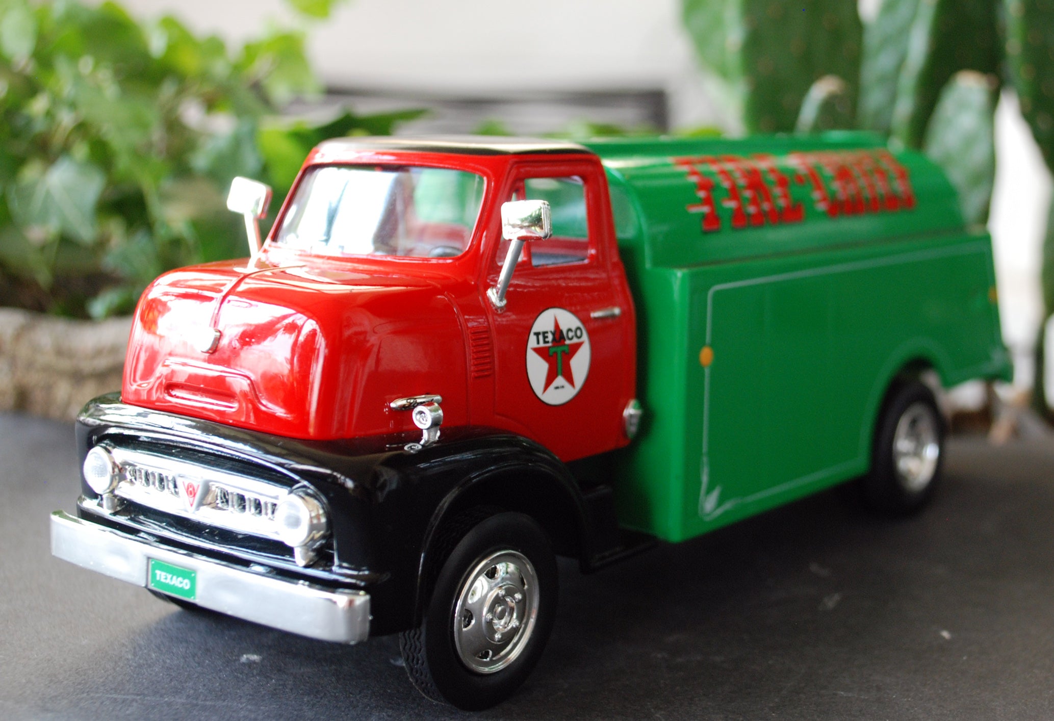 1953 Ford Tanker Truck Texaco 1:30 Autoworld CP7520