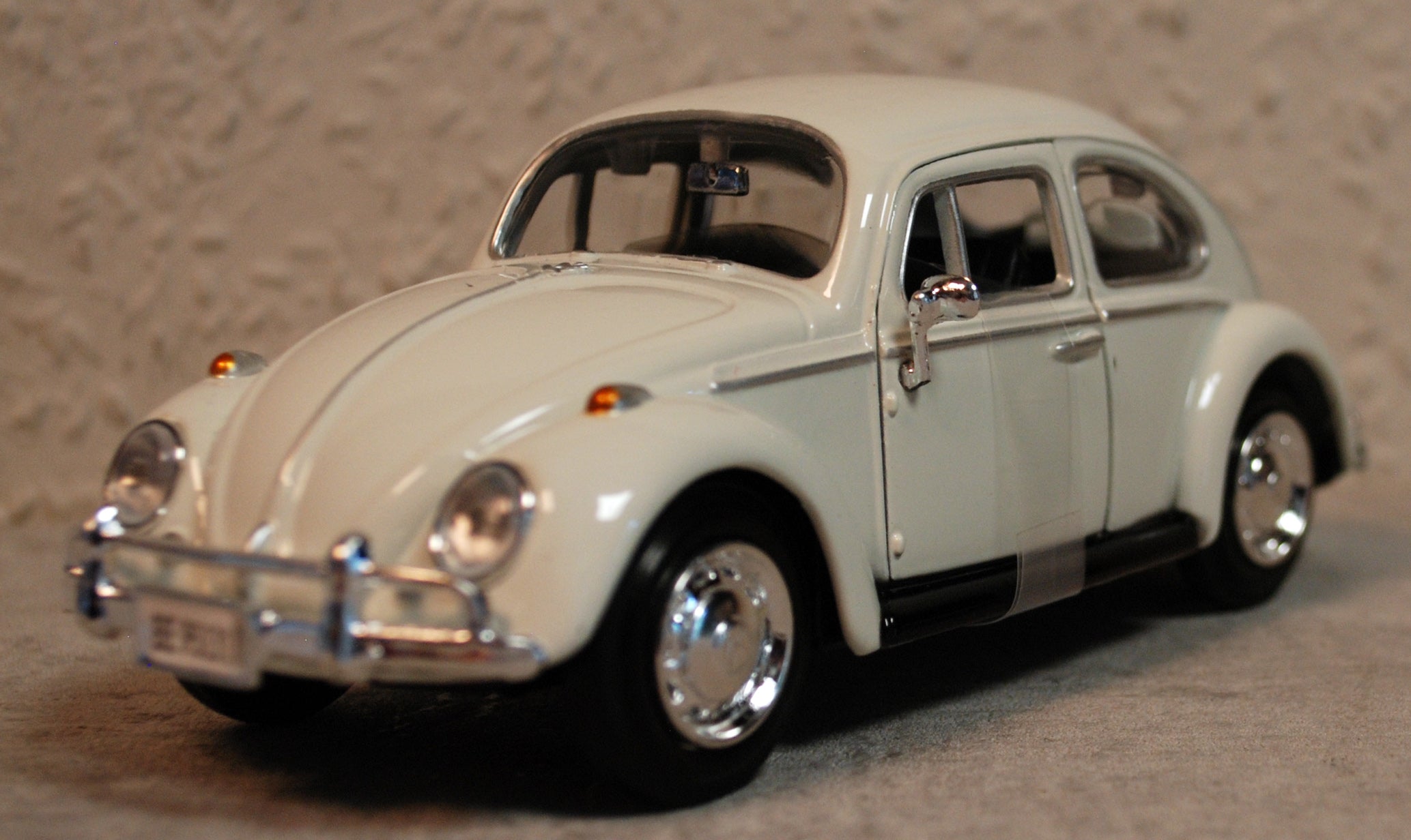 Motor Max 79854 1966 VW Volkswagen Käfer James Bond 007 1:24