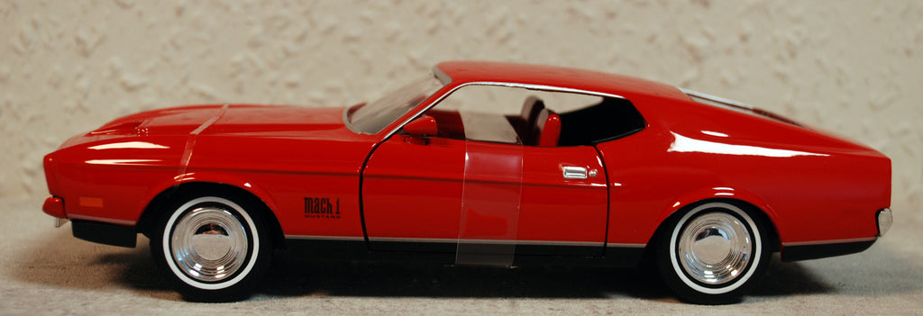 Motor Max 79851 1971 Ford Mustang Mach I James Bond 007 1:24