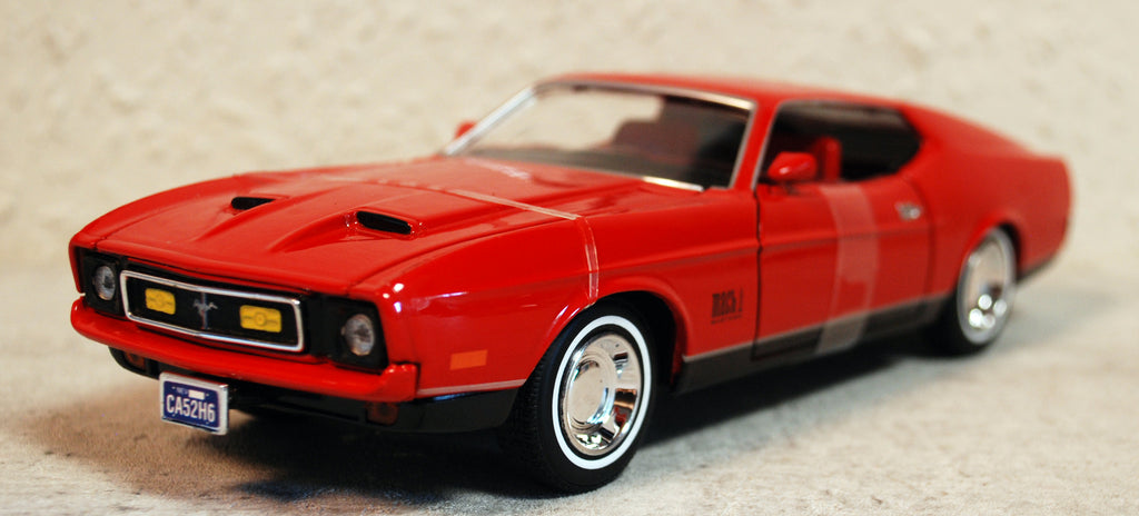 Motor Max 79851 1971 Ford Mustang Mach I James Bond 007 1:24