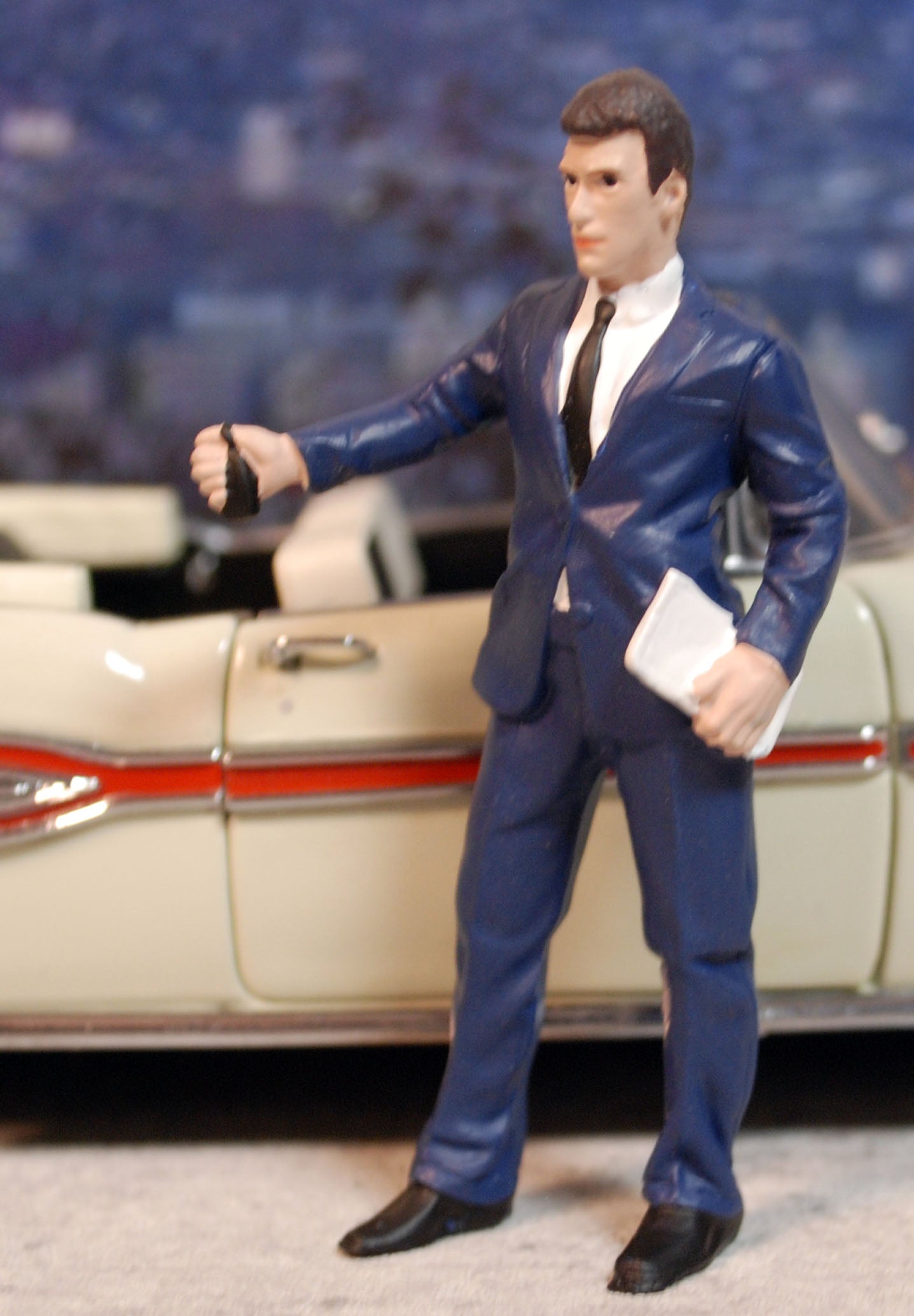 76407 American Diorama The Dealership Male Salesperson 1:24 neu 2022