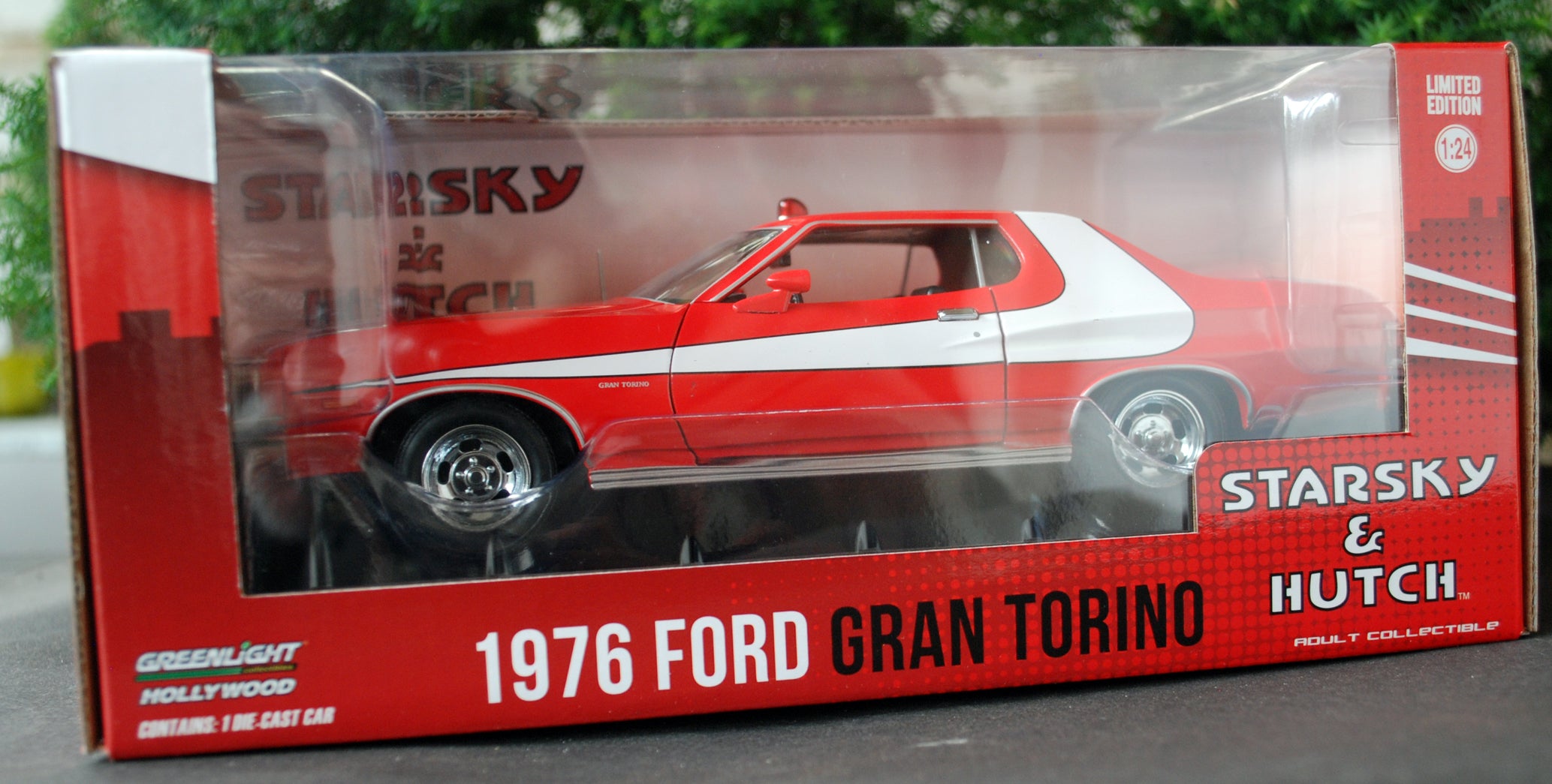 Green Light 84042 1976 Ford Gran Torino Starsky & Hutch 1:24