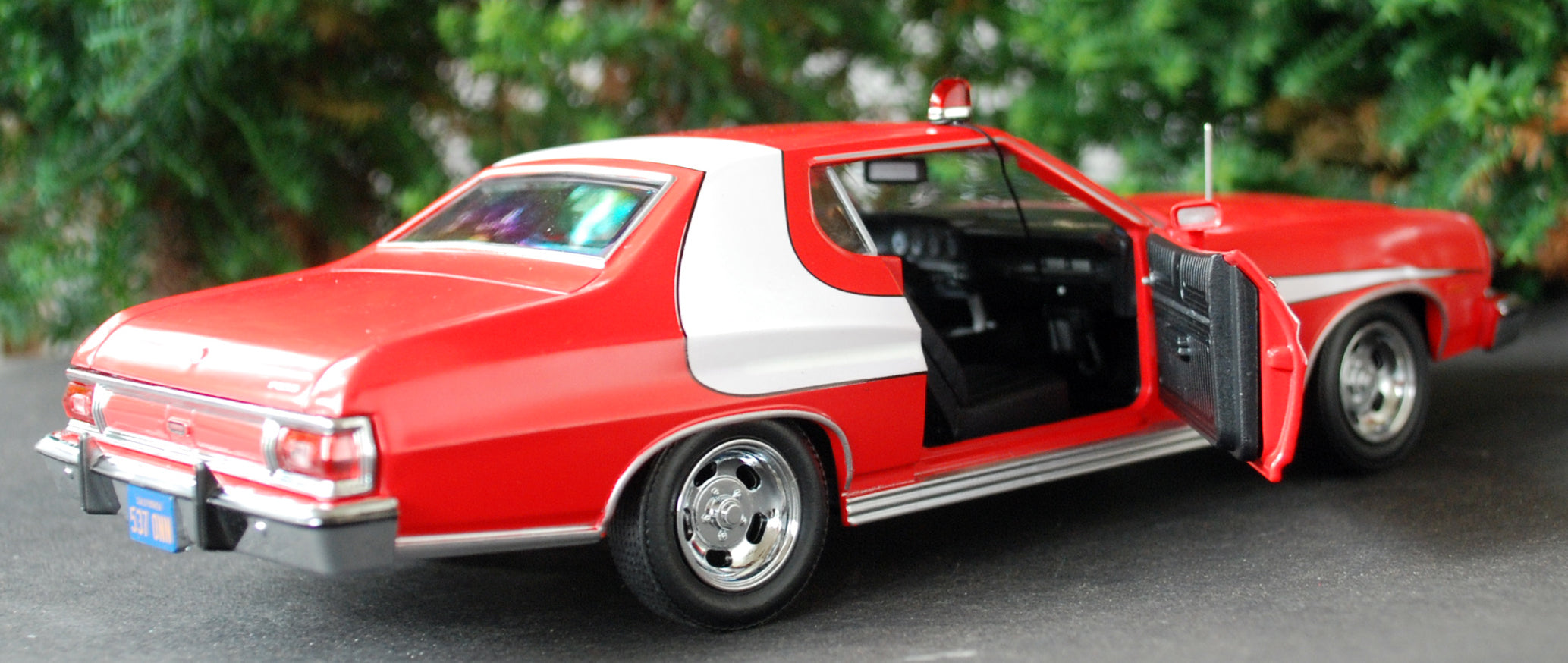 Green Light 84042 1976 Ford Gran Torino Starsky & Hutch 1:24