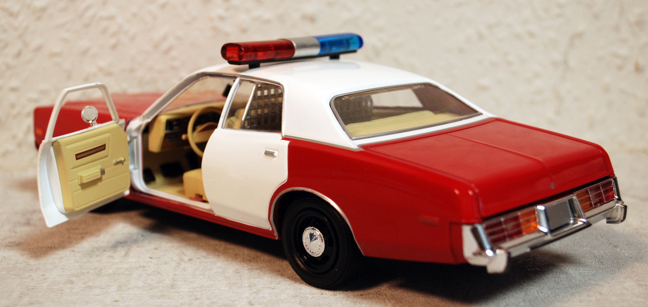 1977 Dodge Monaco Finchburg County Sheriff 1:24 Green Light 84106