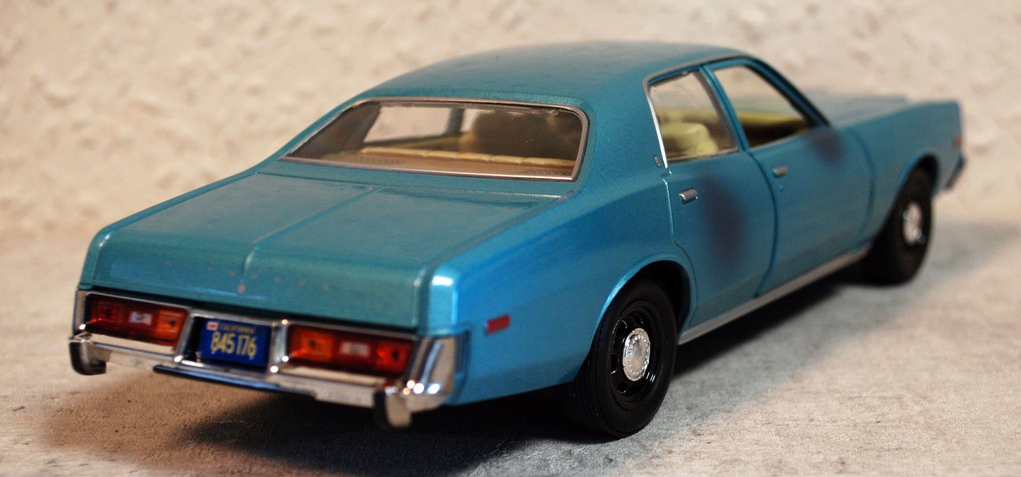 1977 Plymouth Fury Hunter Fernsehserie 1:24 Green Light 84152