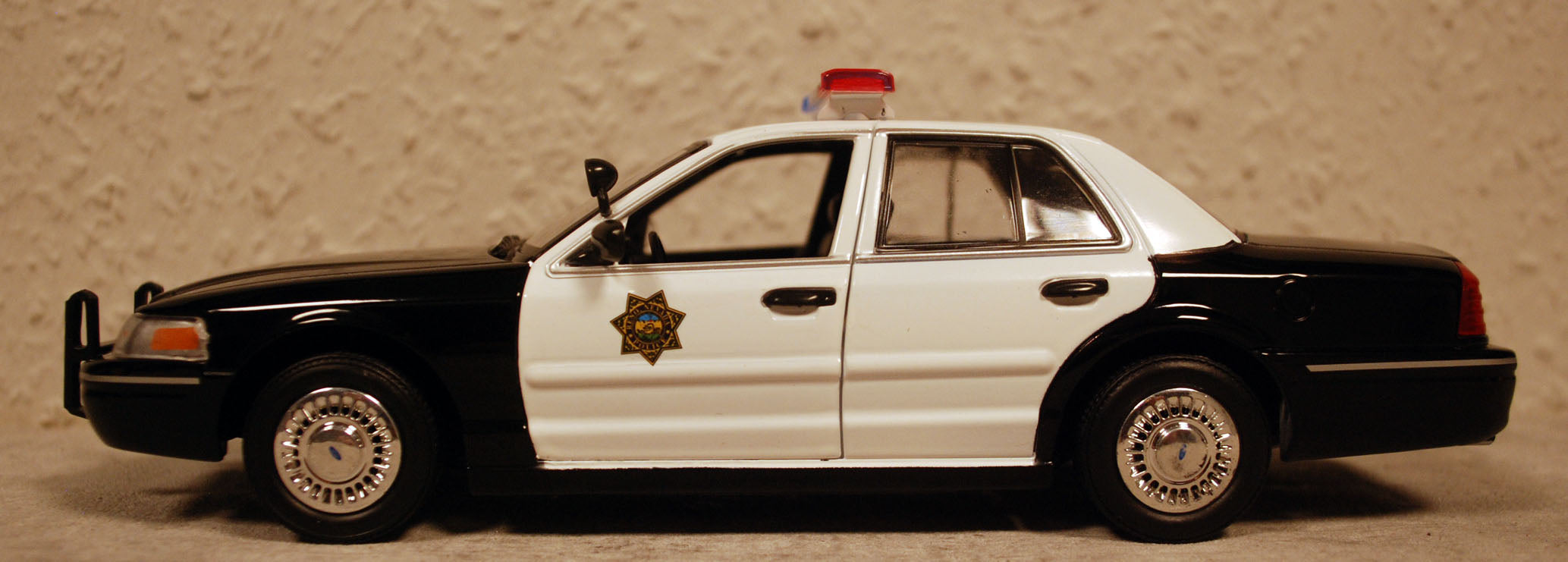 Greenlight 84162 1998 Ford Crown Vic. Reno 911 Nevada Police 1:24