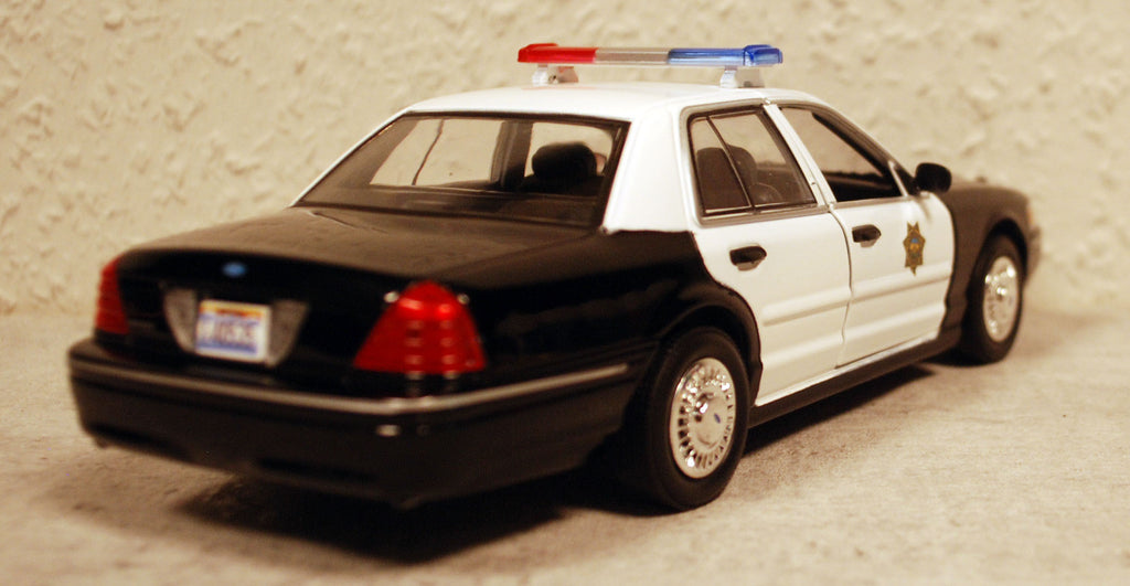 Greenlight 84162 1998 Ford Crown Vic. Reno 911 Nevada Police 1:24