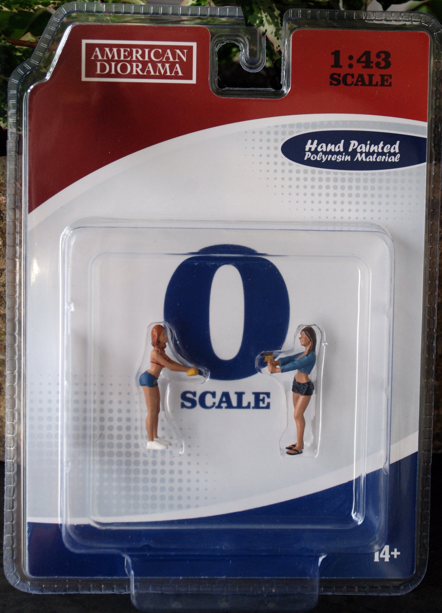 38356 American Diorama Car Wash Girl Jessica + Jennifer 1:43