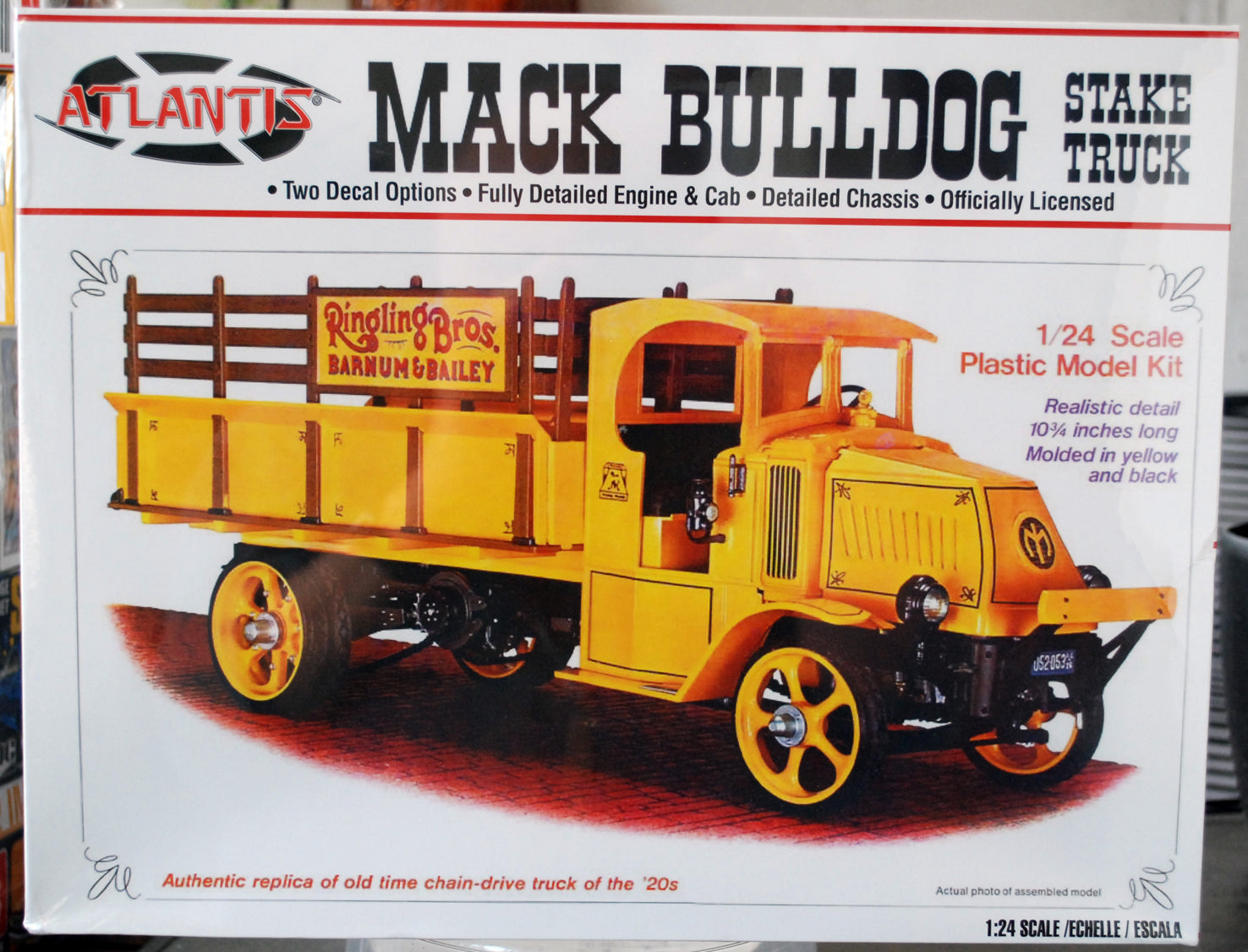 Atlantis 2402 1926 Mack AC Bulldog Stake Truck 1:24