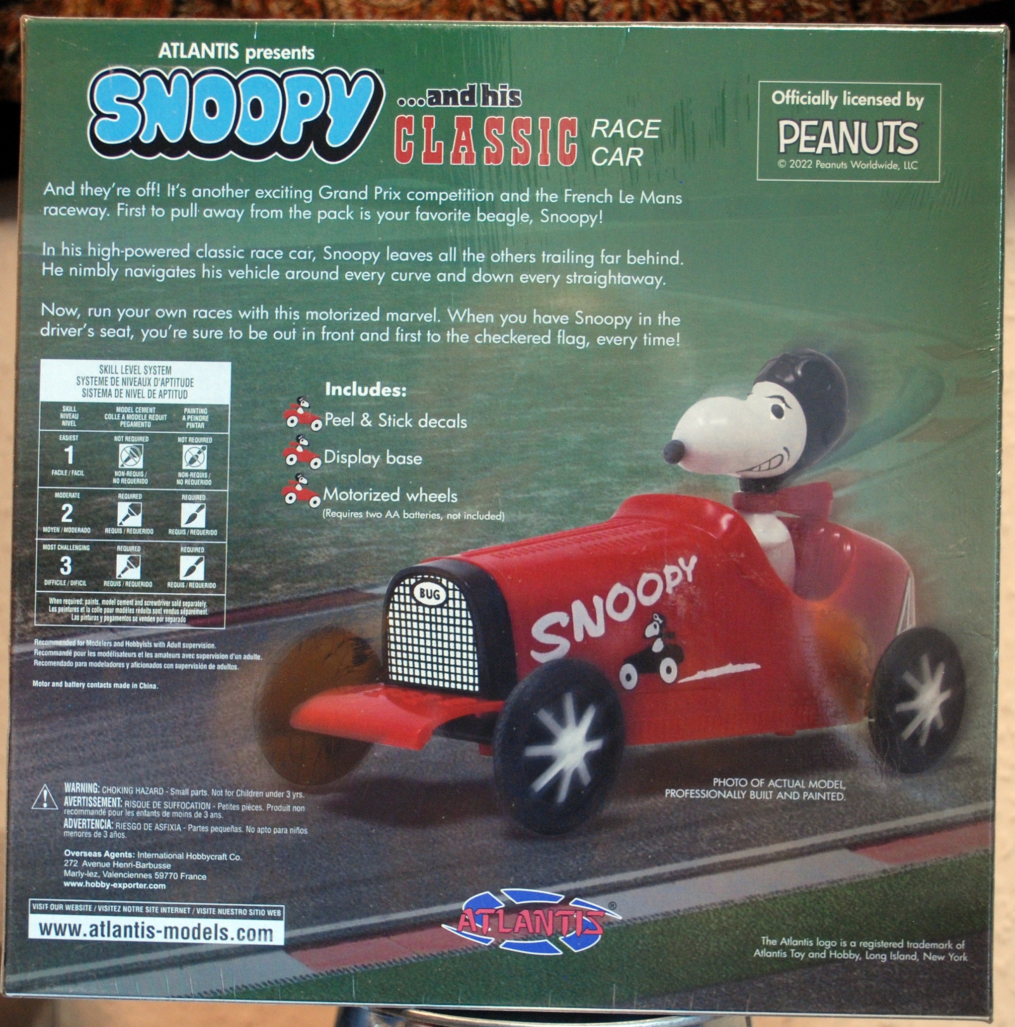 Peanuts Snoopy and his classic Race Car Atlantis 6894