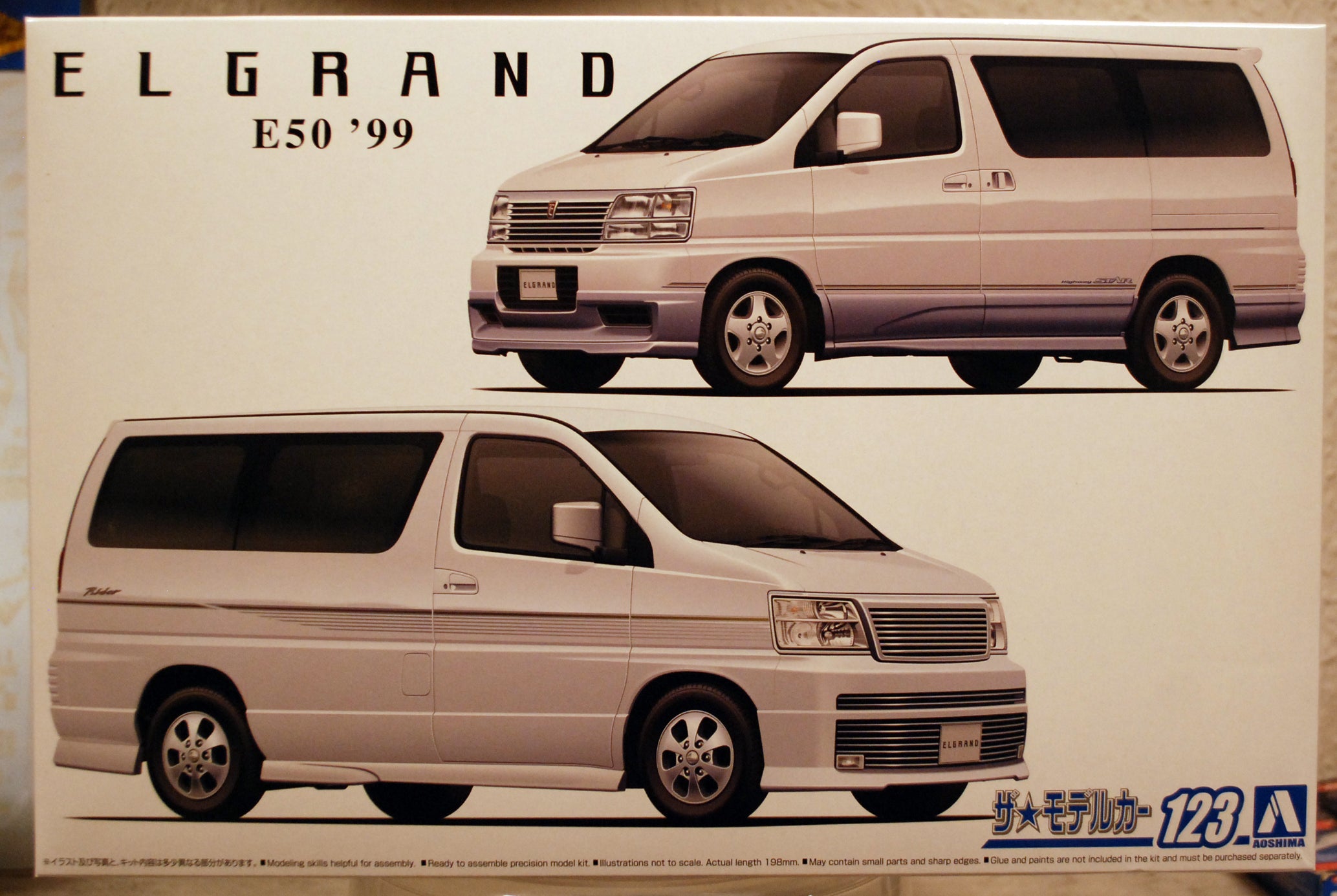 Aoshima 061367 1999 Nissan Elgrand (E50) JDM 1:24