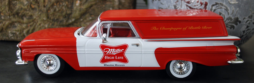 1959 Chevrolet Sedan Delivery Miller Beer 1:24 Autoworld 24014
